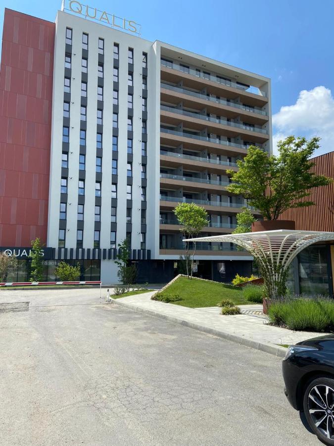 Qualis Apartament Brasov Luaran gambar