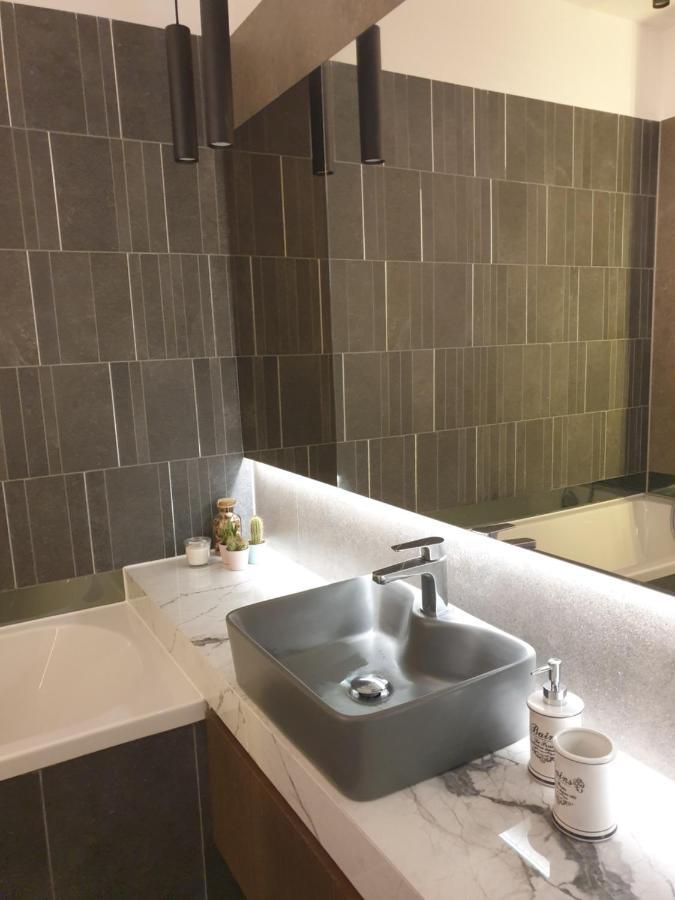 Qualis Apartament Brasov Luaran gambar